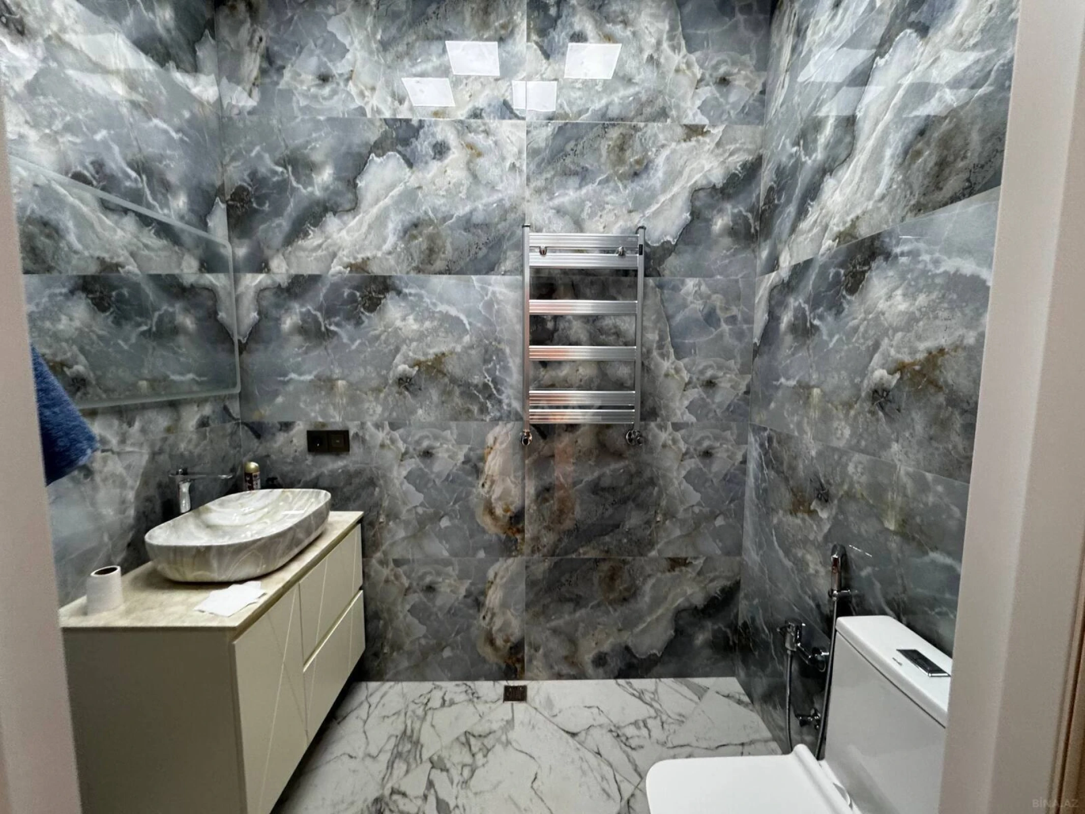 Kirayə verilir 3 otaqlı mənzil 144 m²