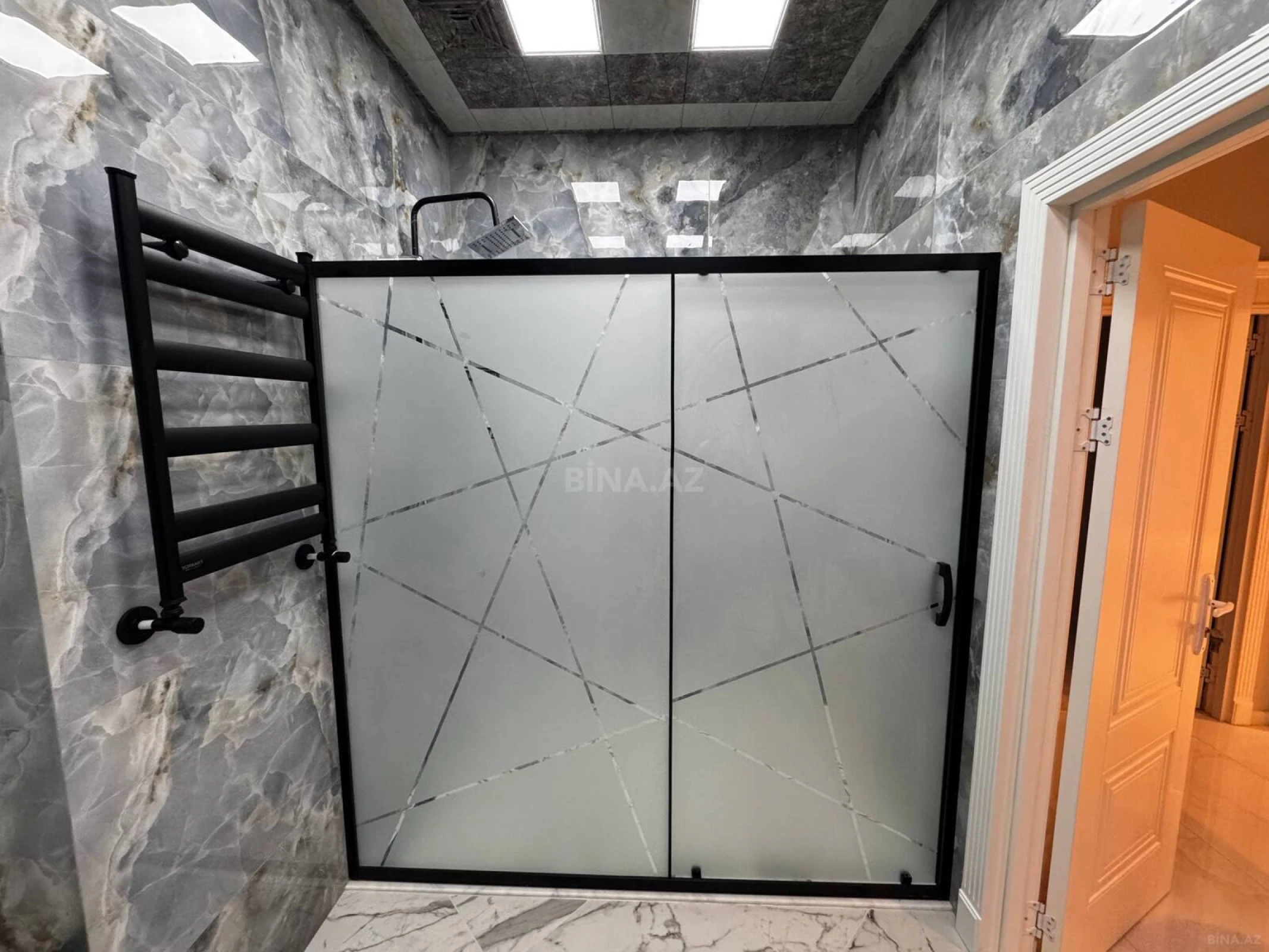 Kirayə verilir 3 otaqlı mənzil 144 m²