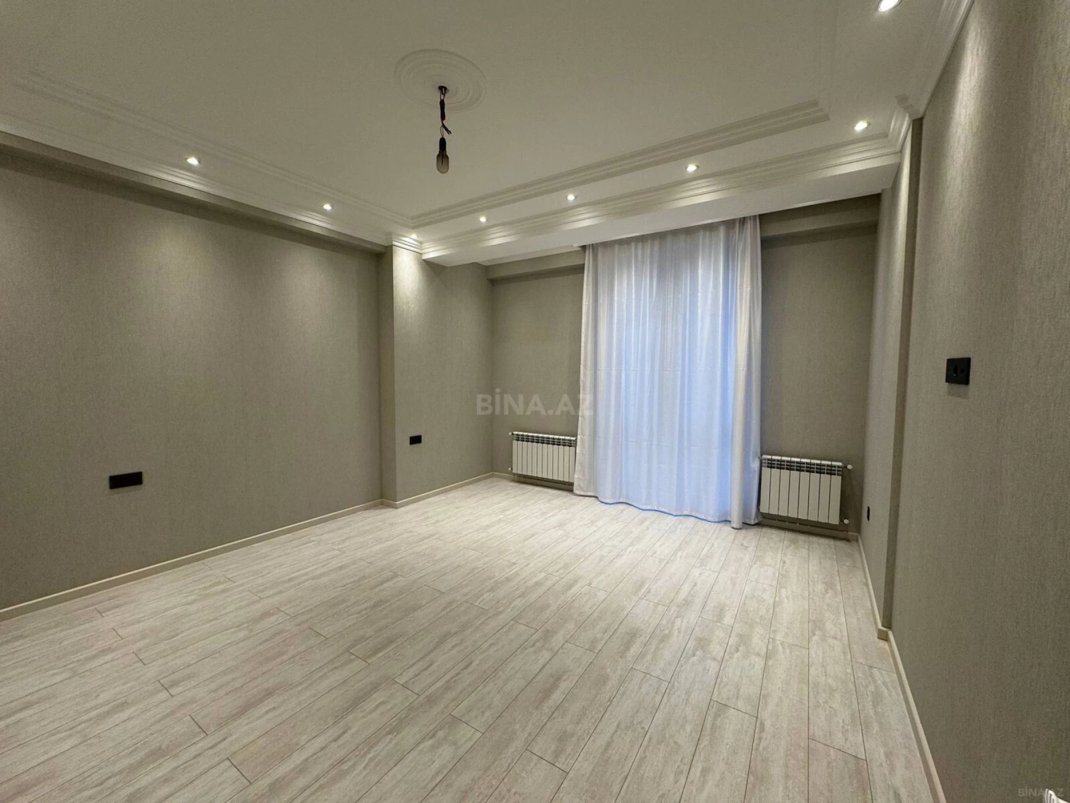 Kirayə verilir 3 otaqlı mənzil 144 m²
