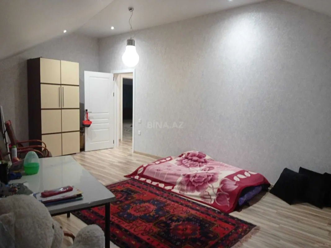 Satılır 8 otaqlı həyət evi 120 m²