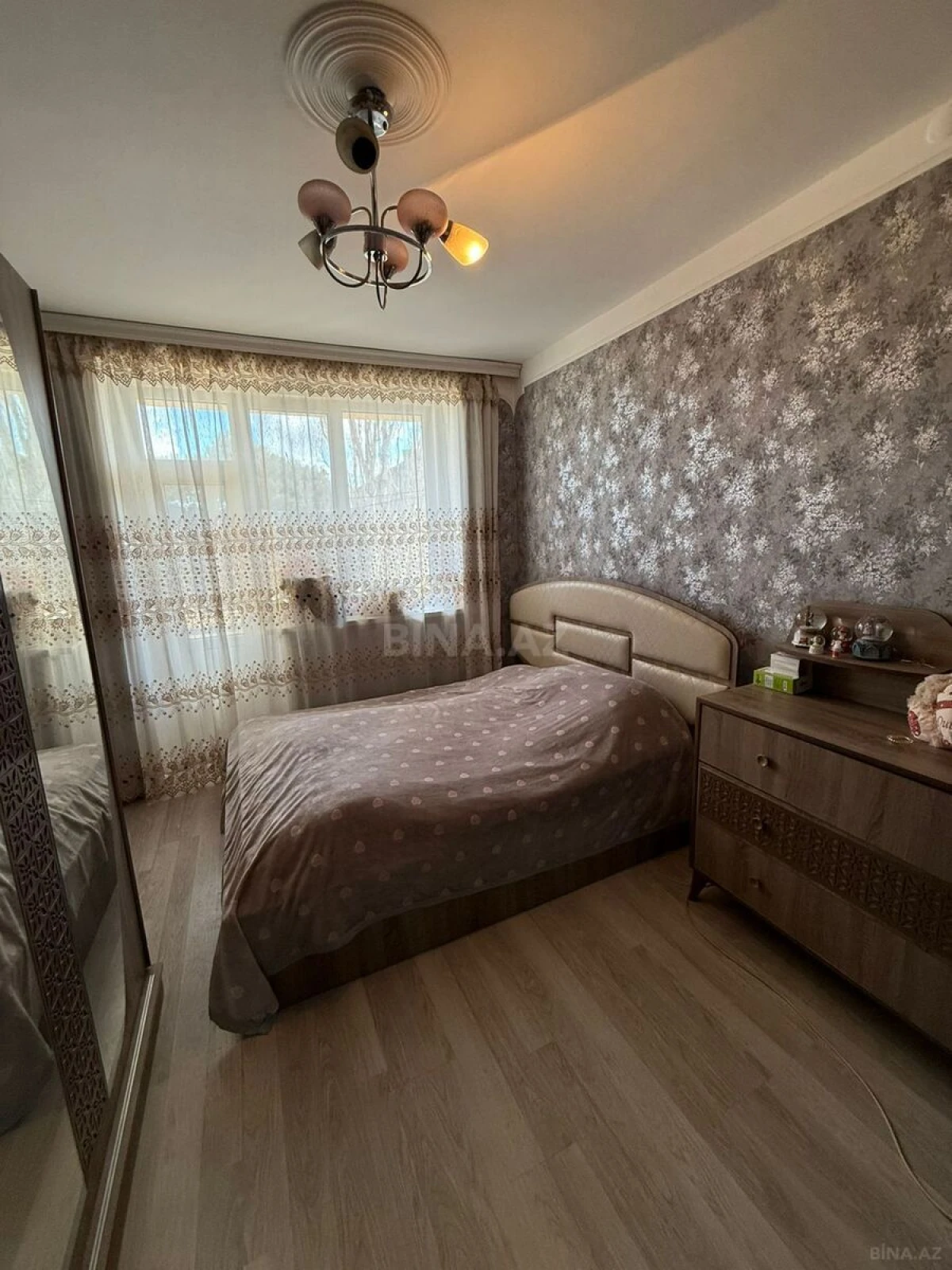 Satılır 5 otaqlı mənzil 130 m²