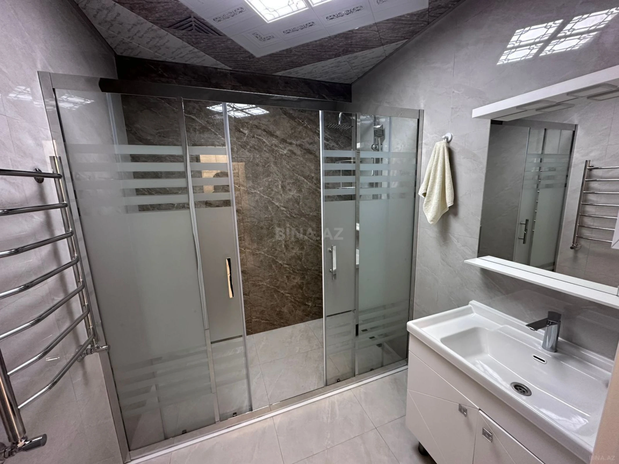 Kirayə verilir 3 otaqlı mənzil 116 m²