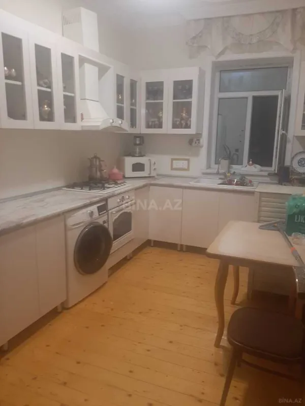 Kirayə verilir 8 otaqlı həyət evi 500 m²
