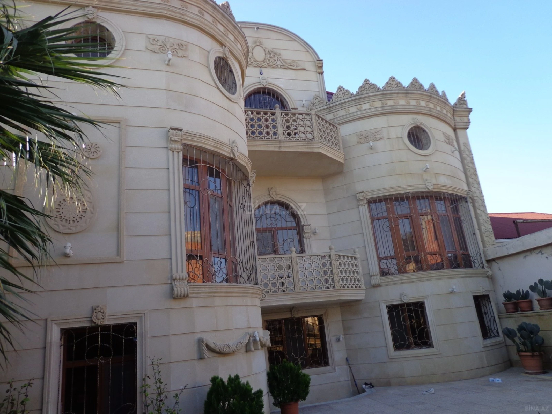 Kirayə verilir 8 otaqlı həyət evi 500 m²