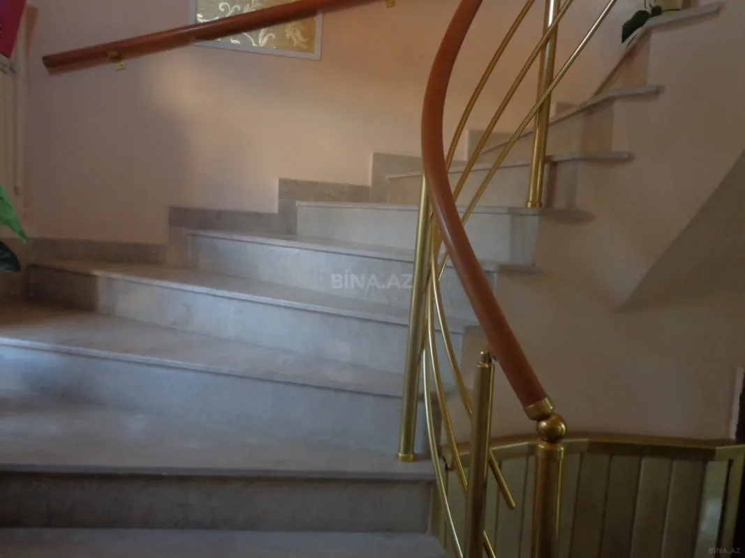 Kirayə verilir 8 otaqlı həyət evi 500 m²