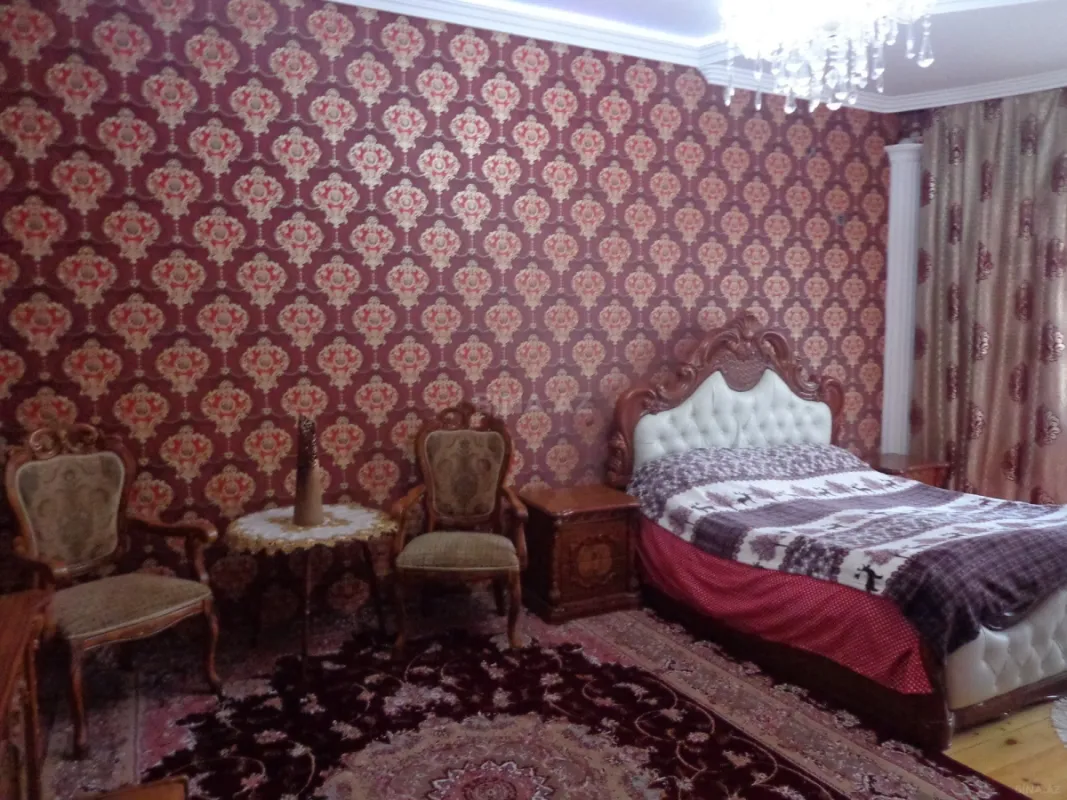 Kirayə verilir 8 otaqlı həyət evi 500 m²