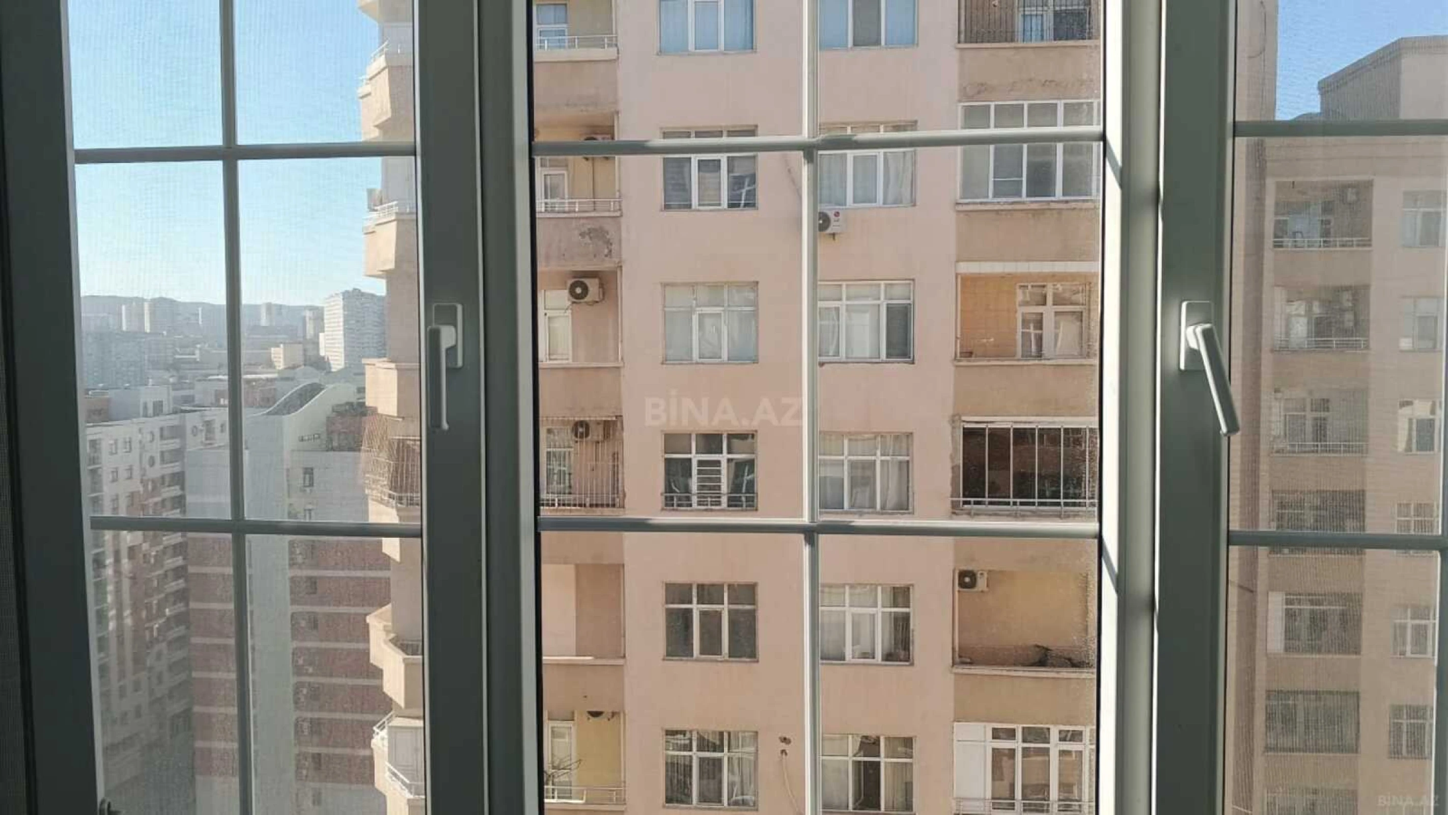 Satılır 4 otaqlı mənzil 170 m²