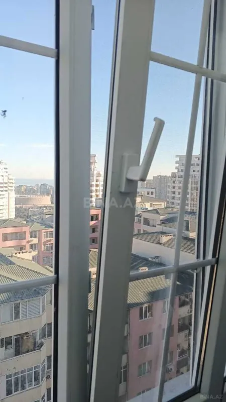 Satılır 4 otaqlı mənzil 170 m²