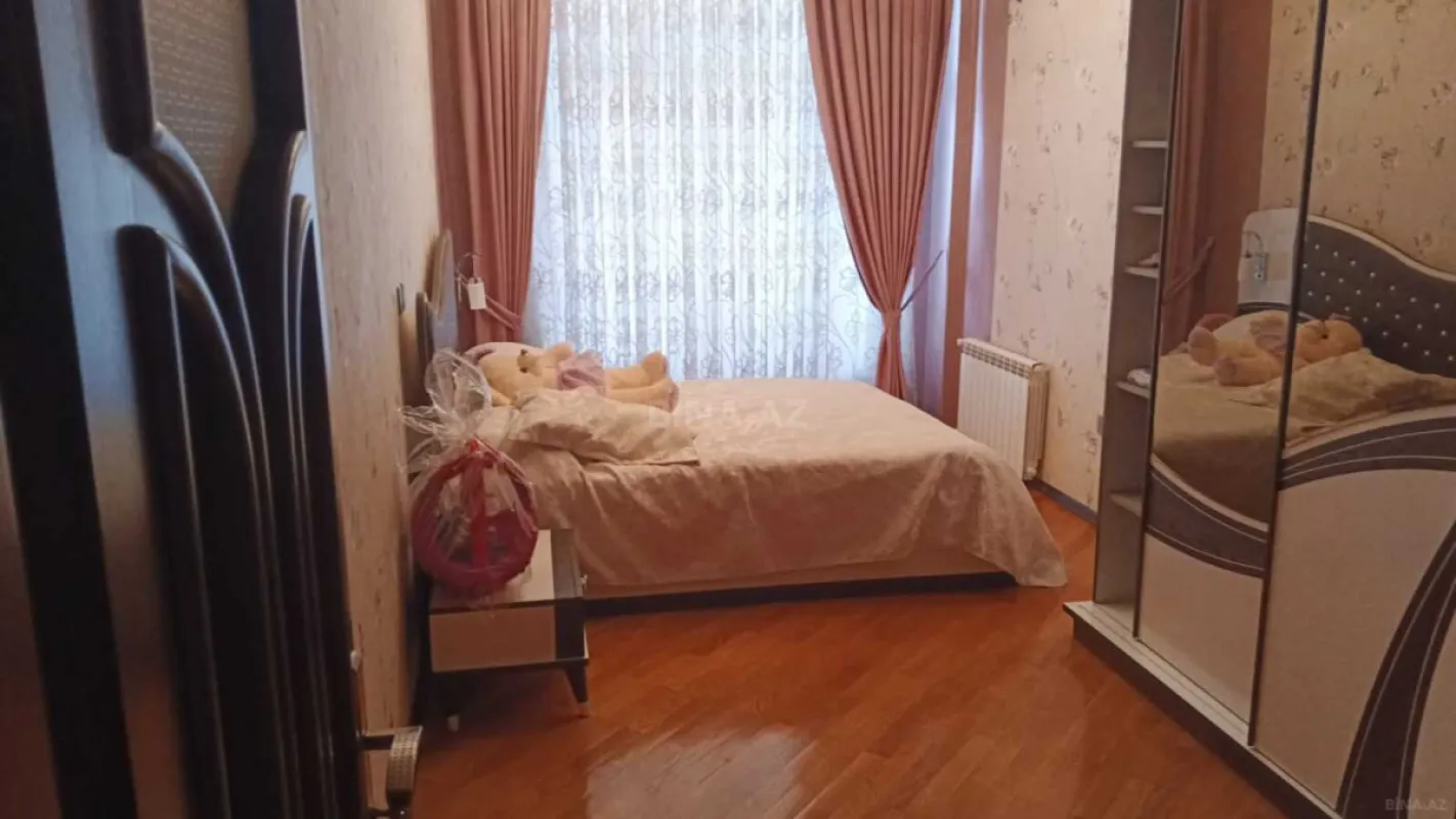 Satılır 4 otaqlı mənzil 170 m²