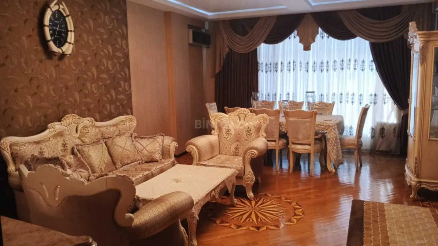 Satılır 4 otaqlı mənzil 170 m²