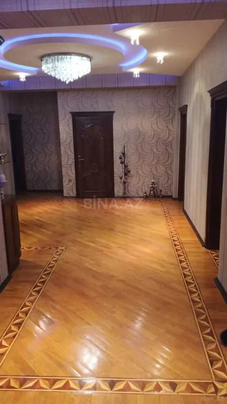 Satılır 4 otaqlı mənzil 170 m²