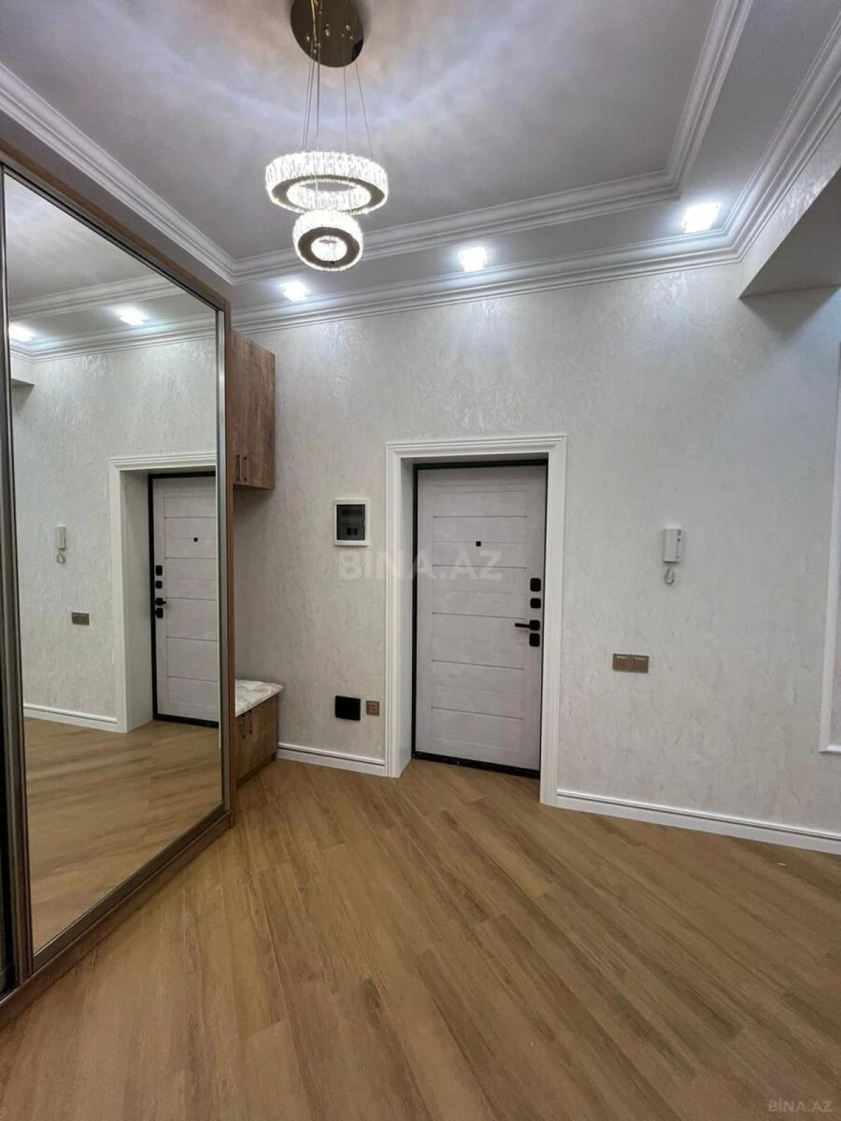 Satılır 3 otaqlı mənzil 150 m²