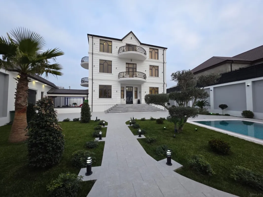 Satılır 10 otaqlı həyət evi 470 m²