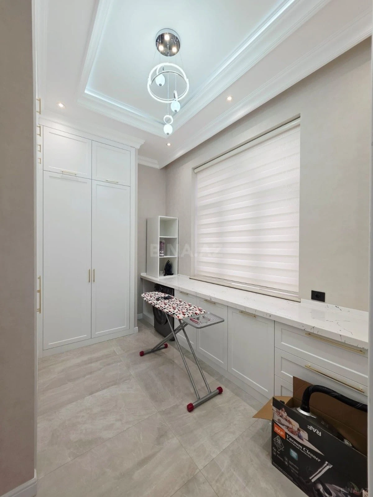 Satılır 10 otaqlı həyət evi 470 m²