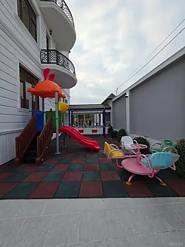 Satılır 10 otaqlı həyət evi 470 m²