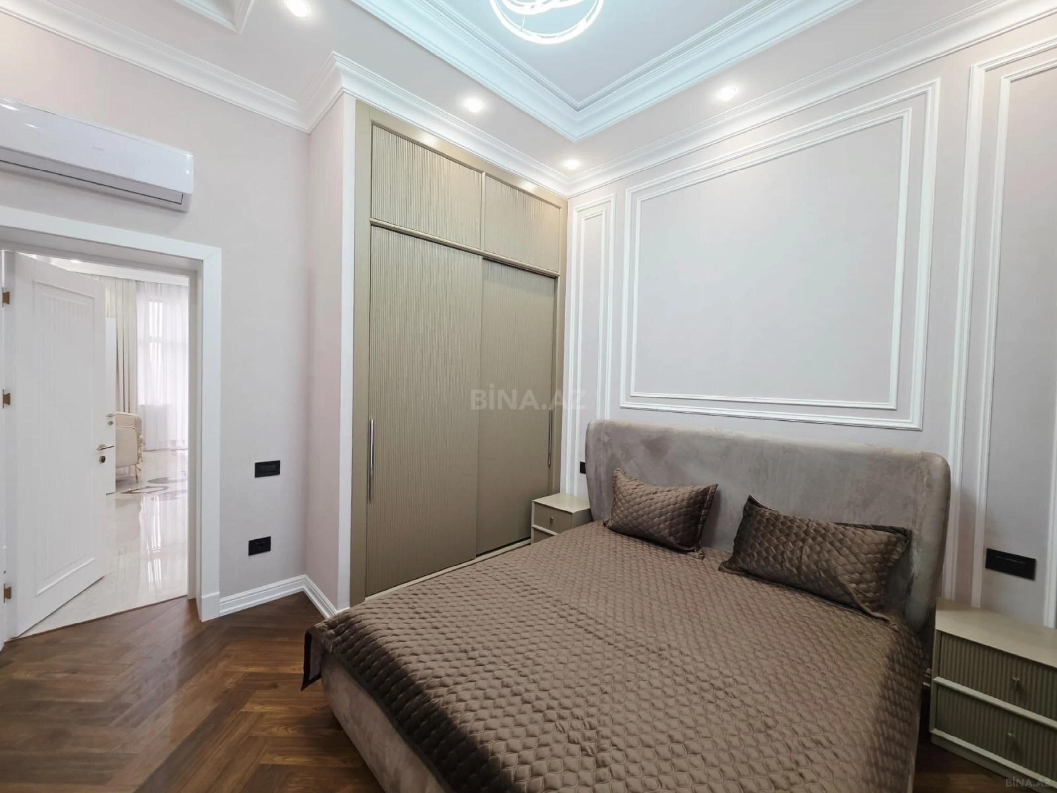 Satılır 10 otaqlı həyət evi 470 m²