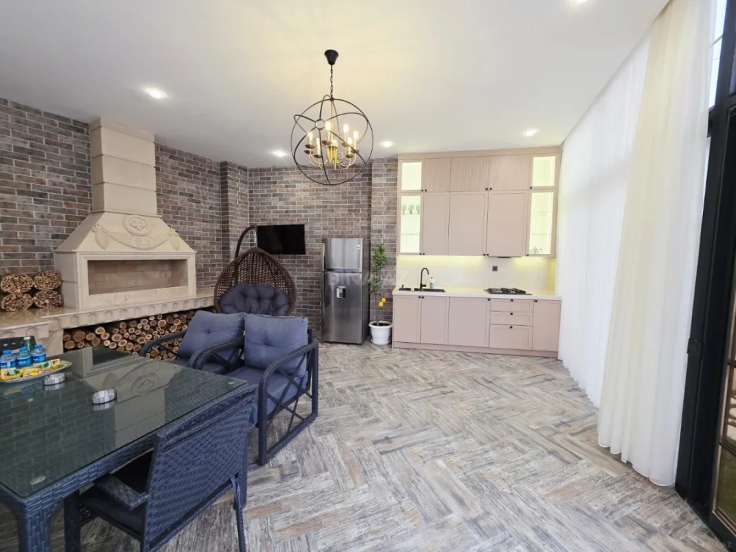 Satılır 10 otaqlı həyət evi 470 m²