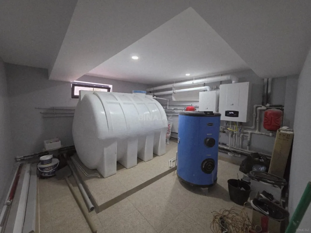 Satılır 10 otaqlı həyət evi 470 m²