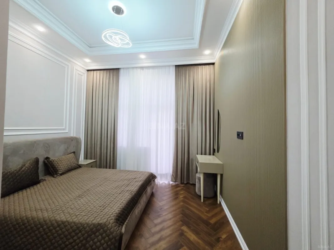Satılır 10 otaqlı həyət evi 470 m²