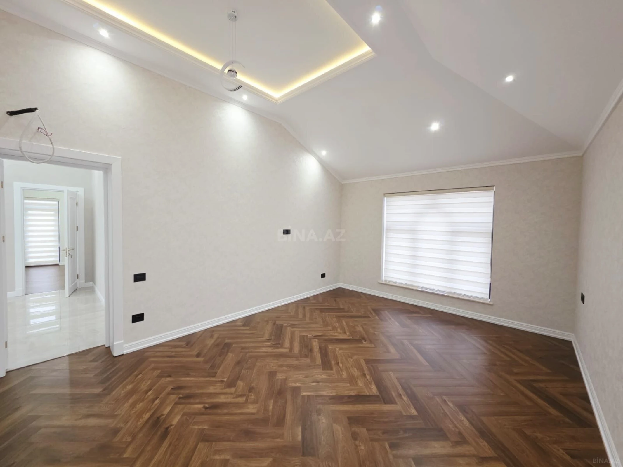 Satılır 10 otaqlı həyət evi 470 m²