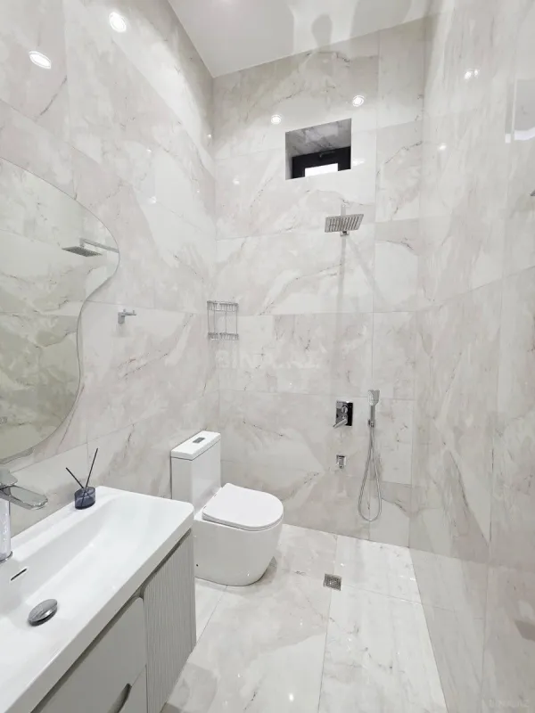 Satılır 10 otaqlı həyət evi 470 m²