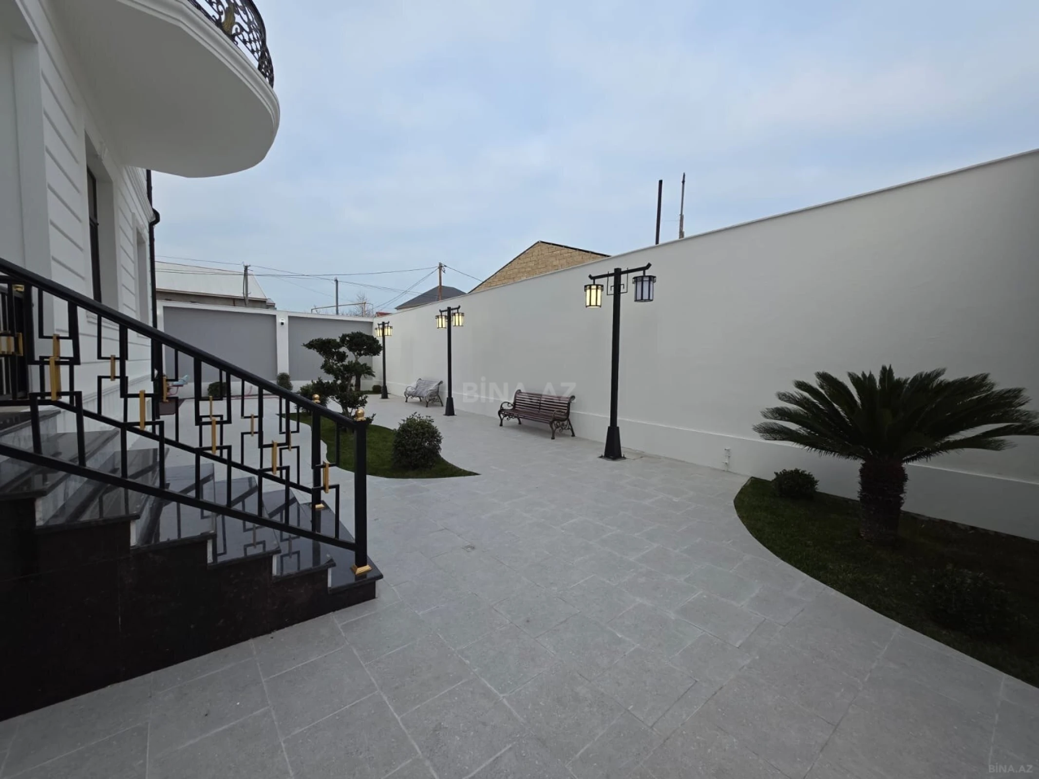 Satılır 10 otaqlı həyət evi 470 m²