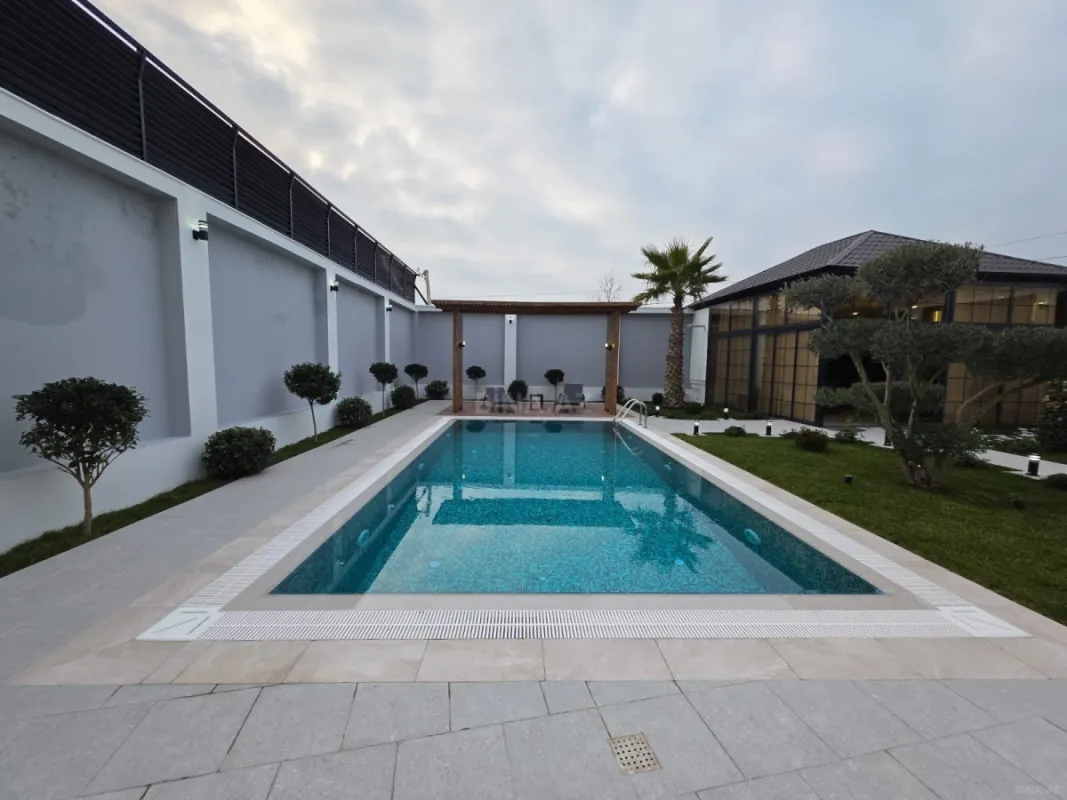 Satılır 10 otaqlı həyət evi 470 m²