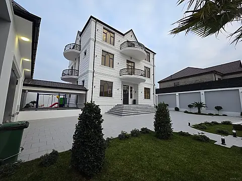 Satılır 10 otaqlı həyət evi 470 m²