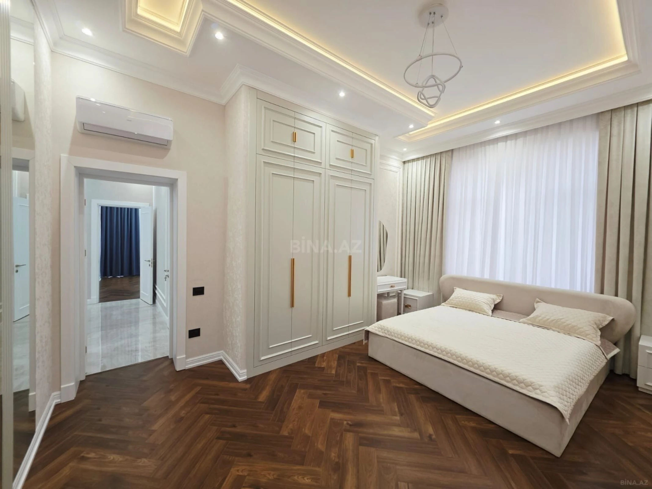 Satılır 10 otaqlı həyət evi 470 m²