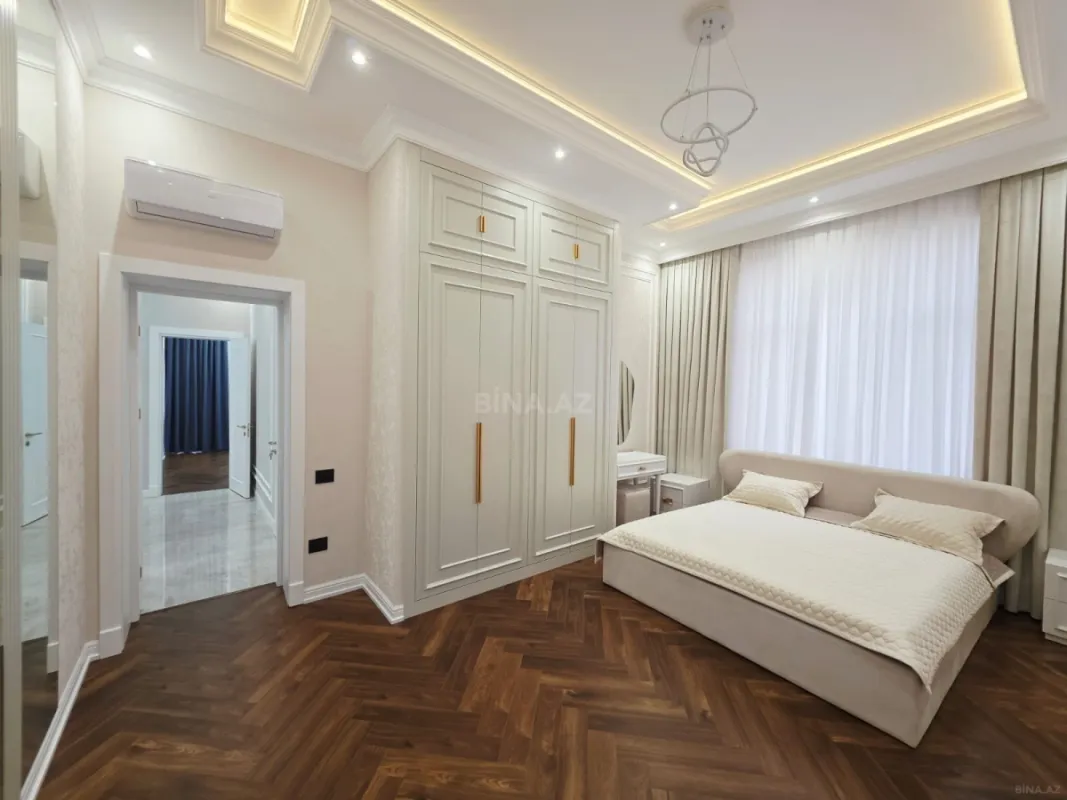 Satılır 10 otaqlı həyət evi 470 m²