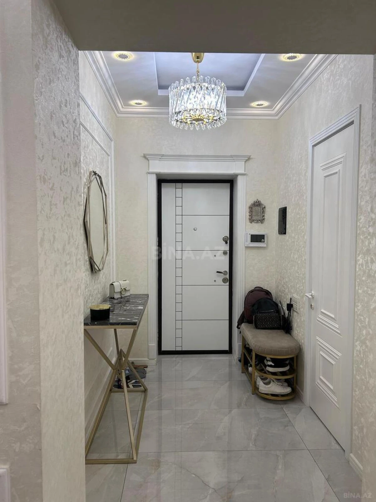 Satılır 3 otaqlı mənzil 148 m²