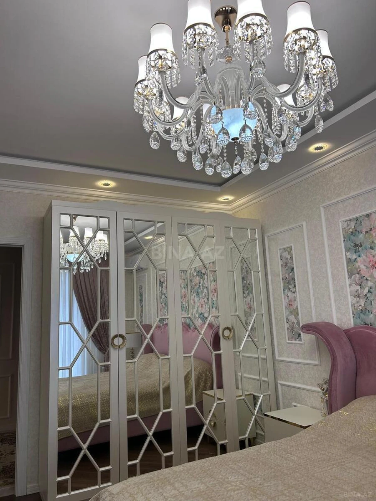 Satılır 3 otaqlı mənzil 148 m²