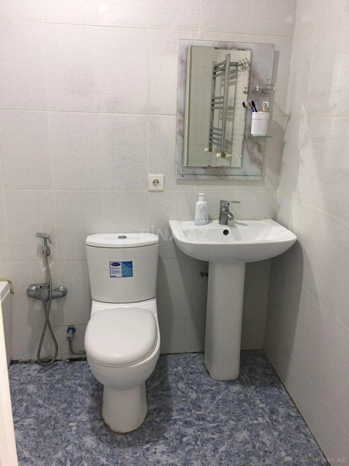 Satılır 2 otaqlı mənzil 65 m²