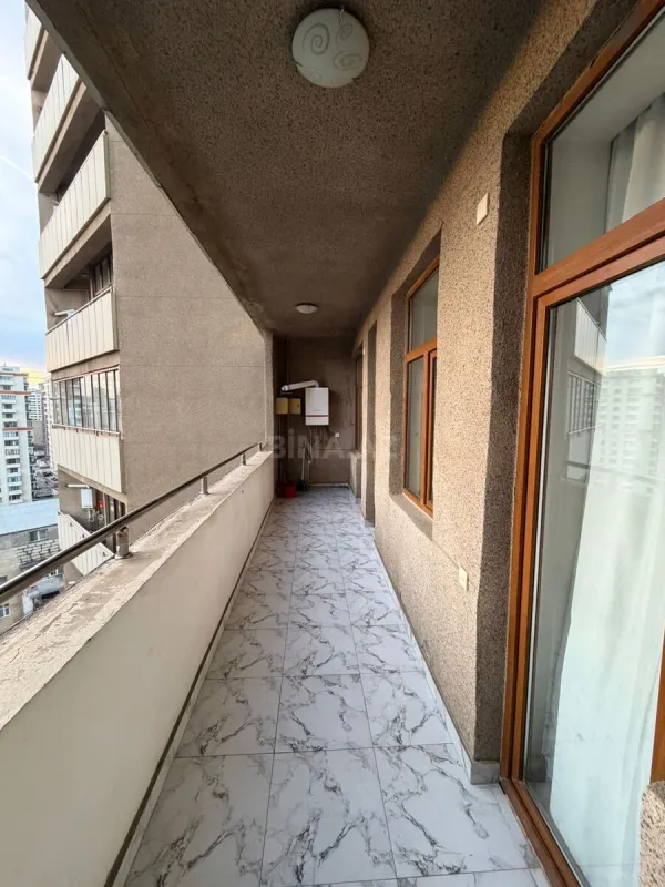 Satılır 3 otaqlı mənzil 176 m²