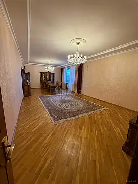Satılır 3 otaqlı mənzil 176 m²