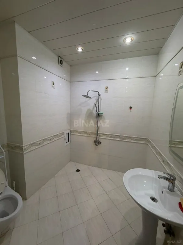 Satılır 3 otaqlı mənzil 176 m²