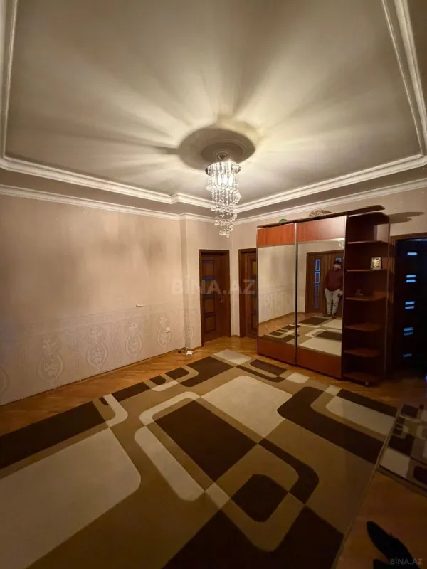 Satılır 3 otaqlı mənzil 176 m²