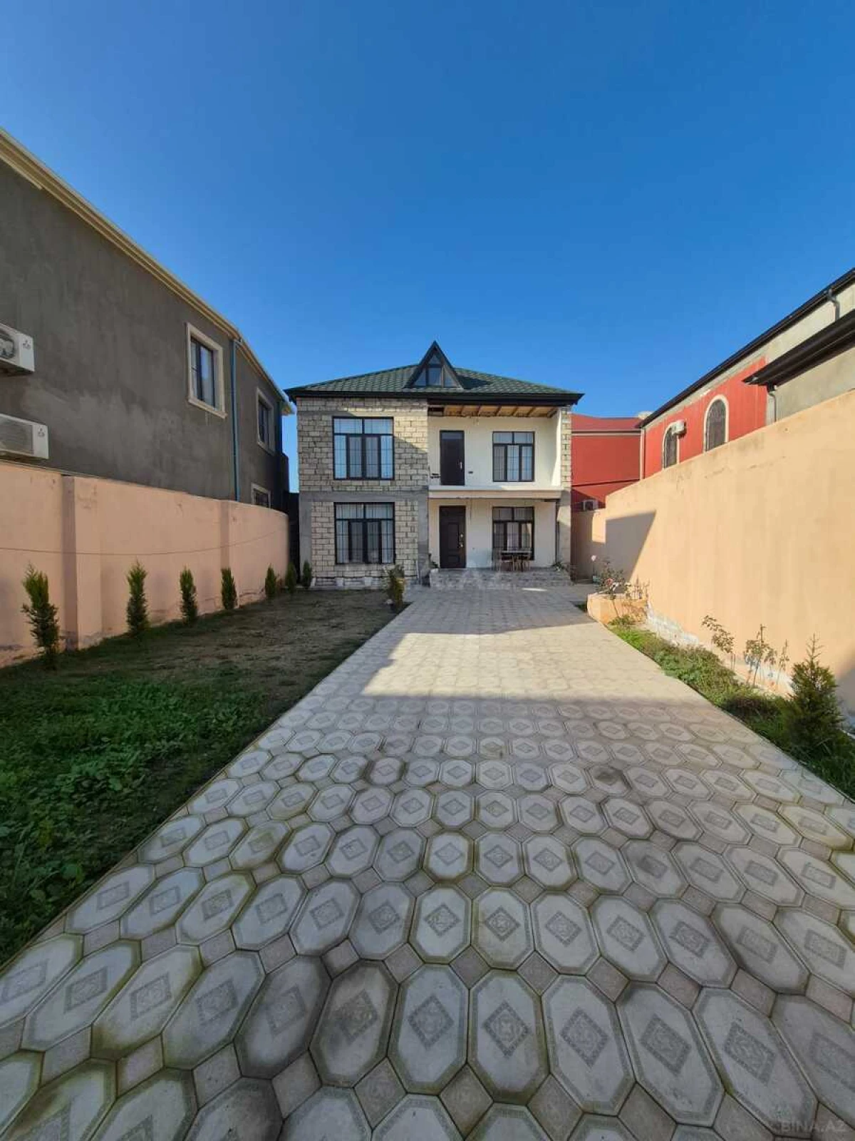 Satılır 6 otaqlı həyət evi 220 m²