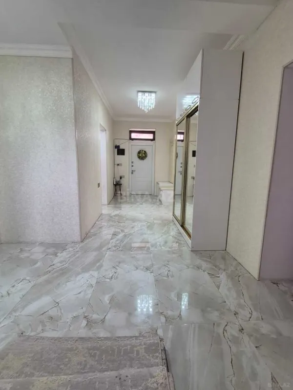 Satılır 6 otaqlı həyət evi 220 m²