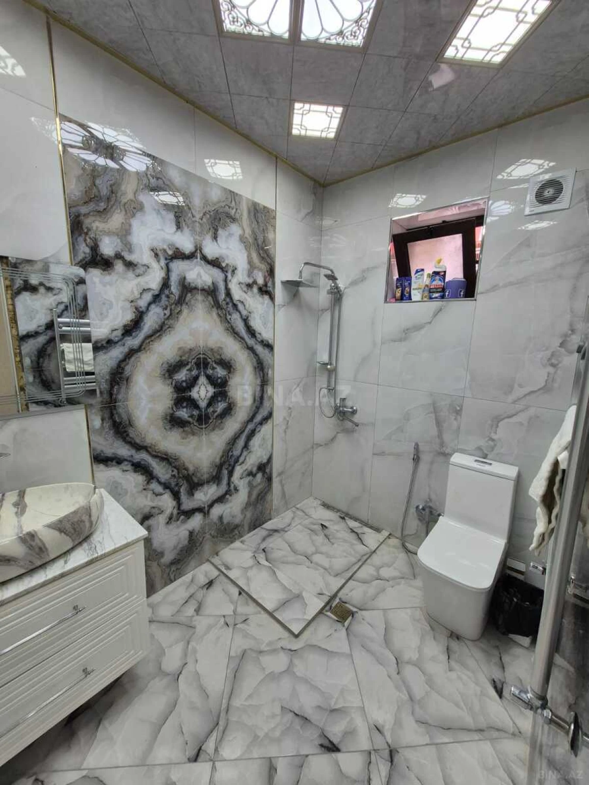 Satılır 6 otaqlı həyət evi 220 m²