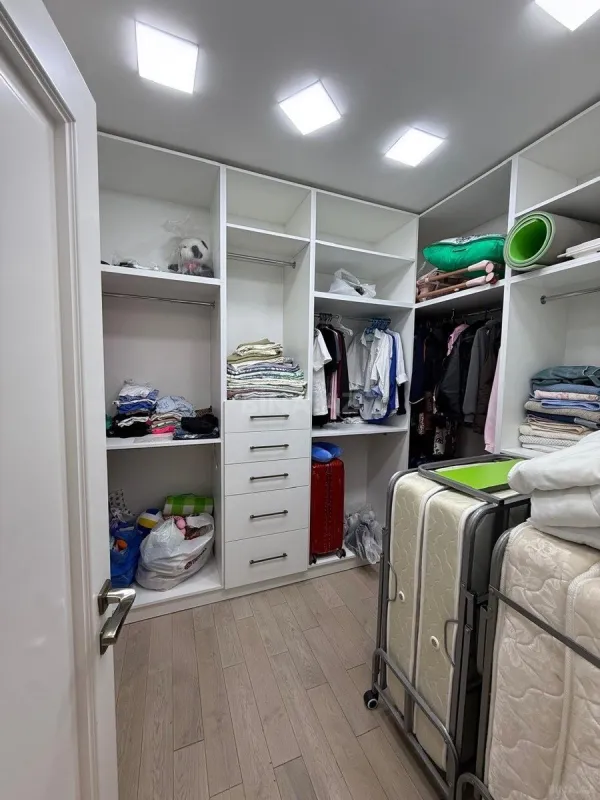 Satılır 3 otaqlı mənzil 141 m²