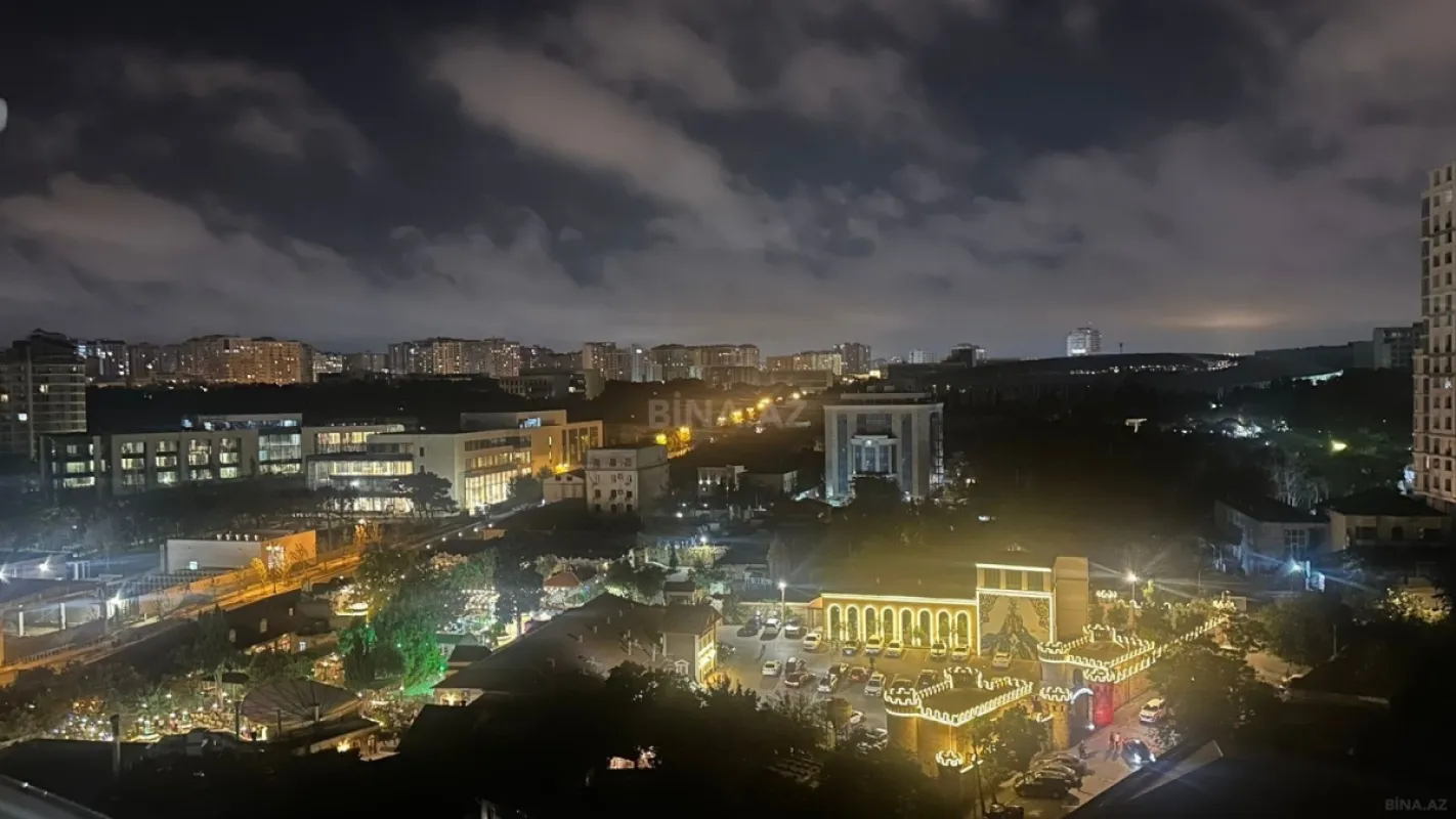 Satılır 3 otaqlı mənzil 130 m²