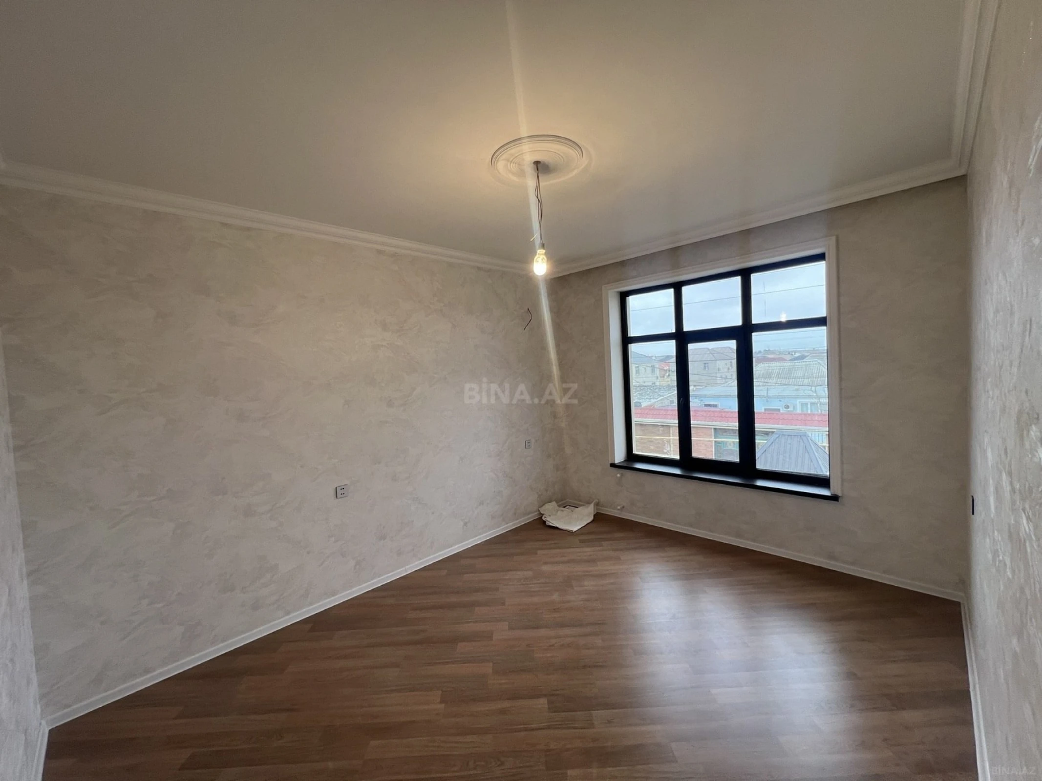 Satılır 6 otaqlı həyət evi 220 m²