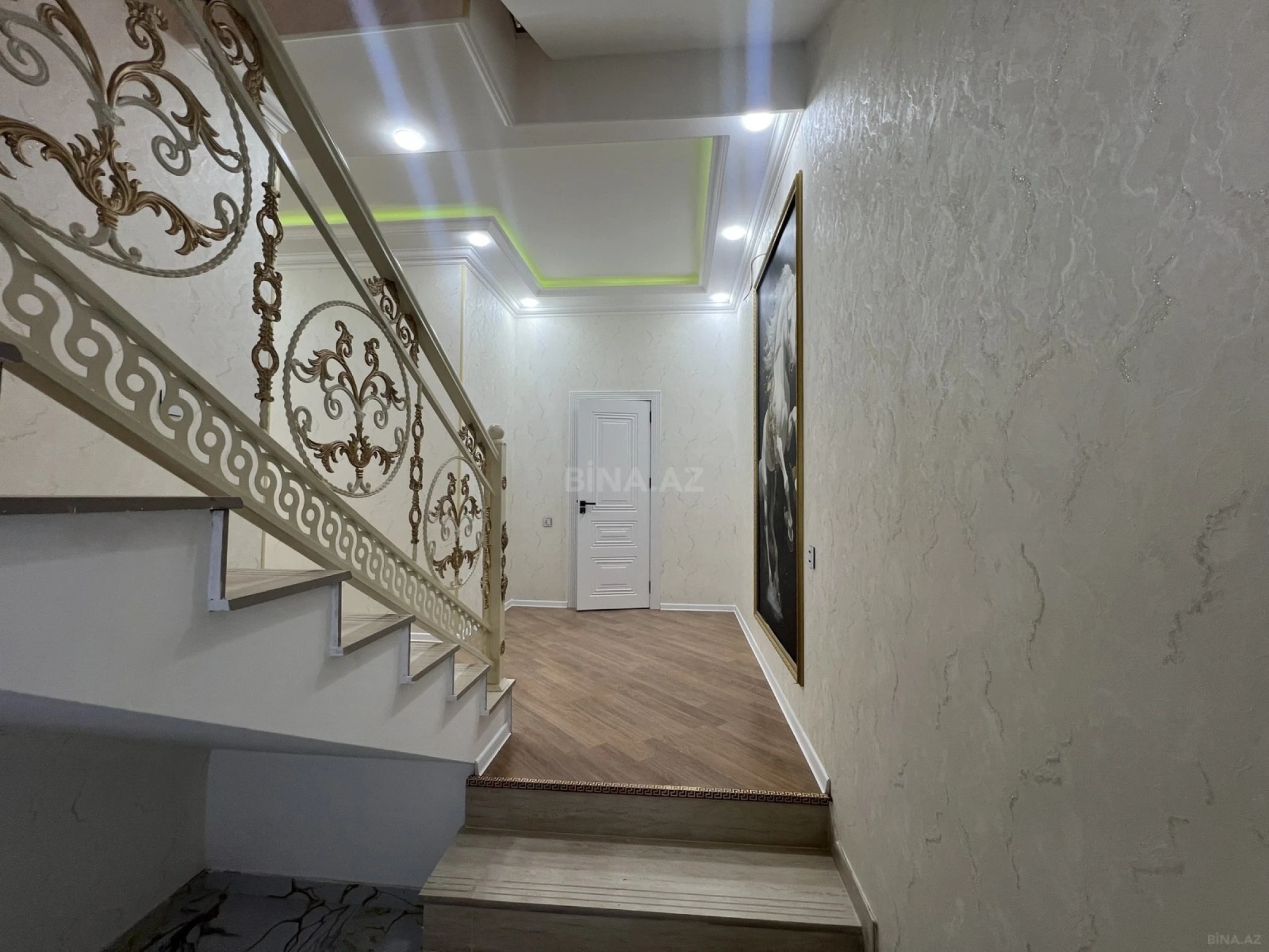 Satılır 6 otaqlı həyət evi 220 m²