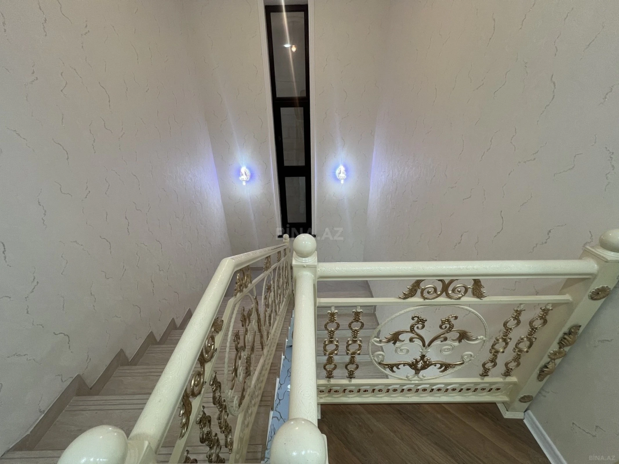 Satılır 6 otaqlı həyət evi 220 m²