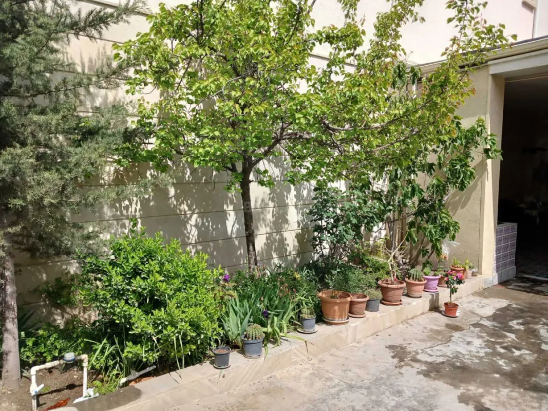 Satılır 5 otaqlı həyət evi 300 m²