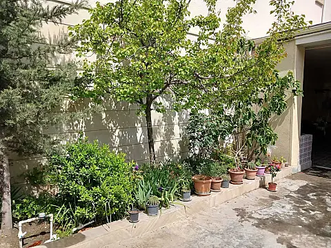 Satılır 5 otaqlı həyət evi 300 m²