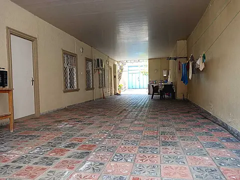 Satılır 5 otaqlı həyət evi 300 m²