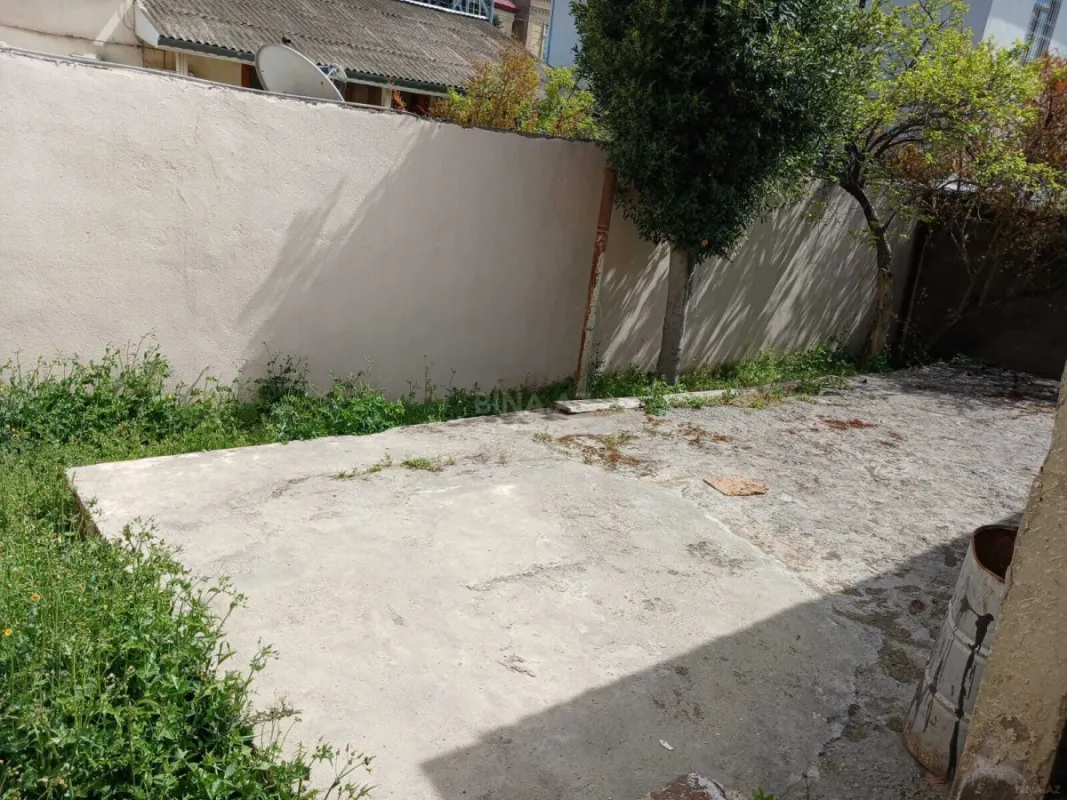 Satılır 5 otaqlı həyət evi 300 m²