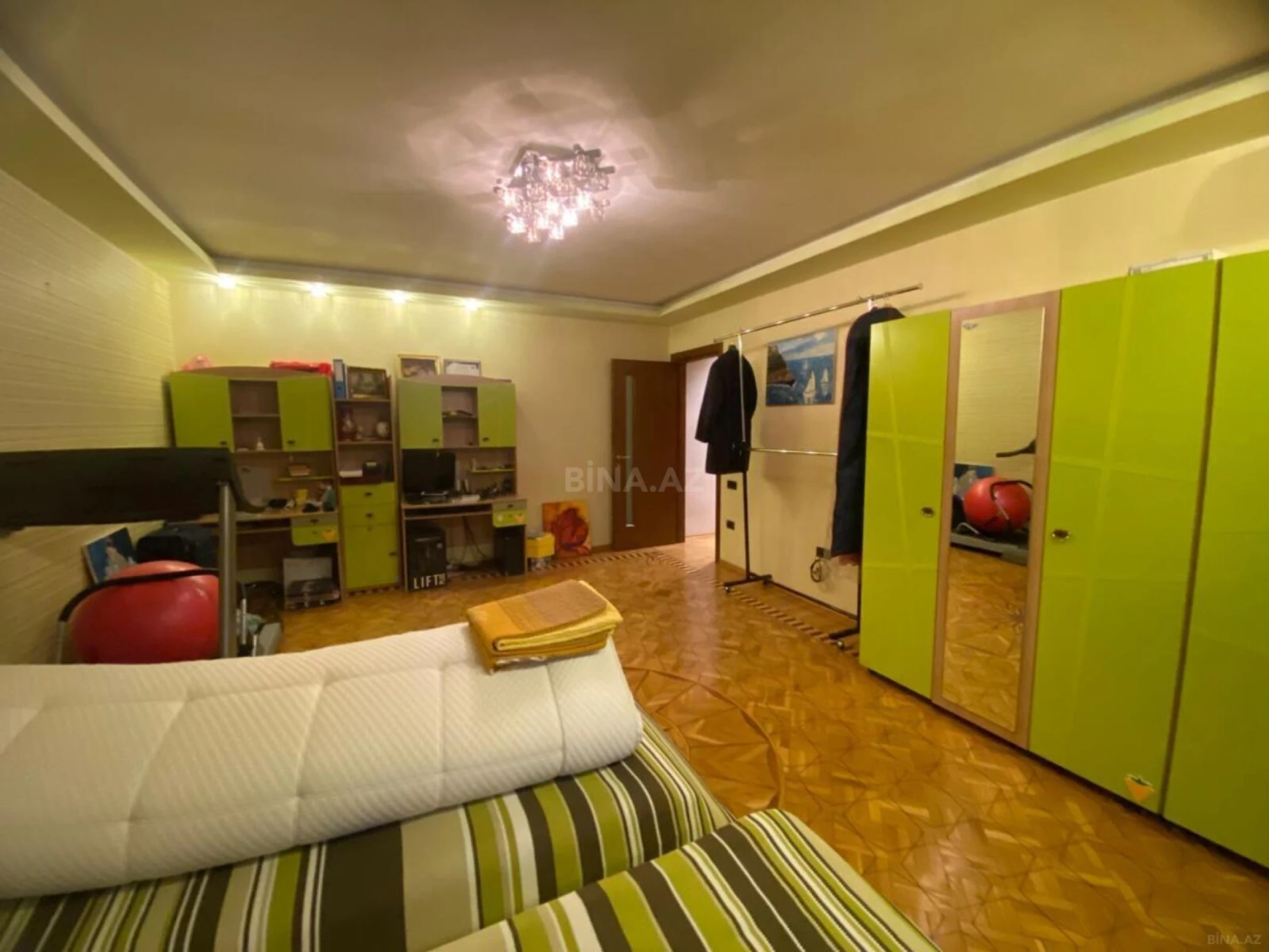 Satılır 3 otaqlı mənzil 110 m²